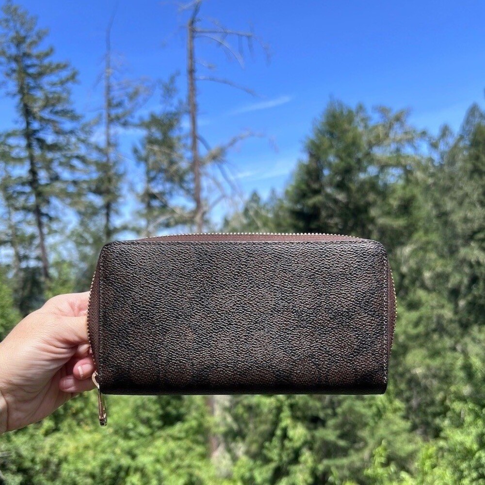 COACH Phone Wallet Signature Brown with Gold Hardware AUTHENTC - Picture 4 of 12